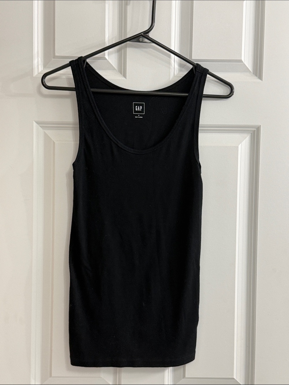 GAP Black Scoop Neck Tank Top